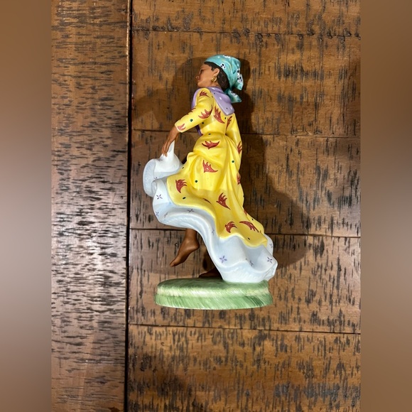 Royal Doulton Dancers of the World Indian Dancer – Signed! - Picture 9 of 9